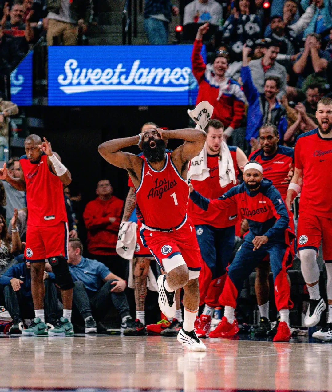 快船艰难战胜猛龙,取得四连胜 快船艰难战胜猛龙,取得四连胜