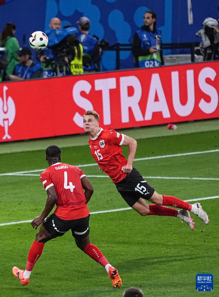 土耳其球员在比赛中大获全胜